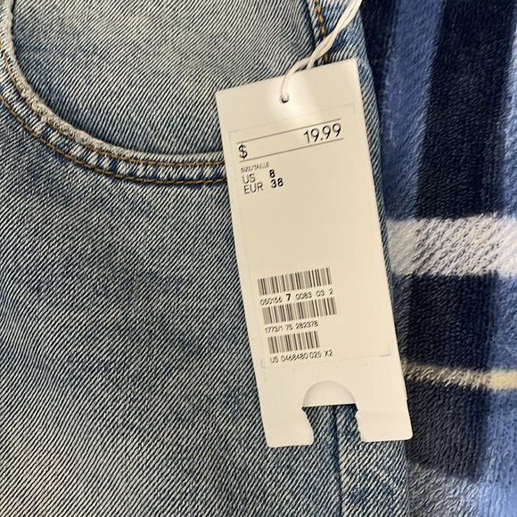 Women’s Jean Shorts - Picture 2 of 4